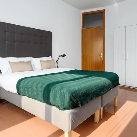 Stylish Two-Bedroom Apartment Near Fiera Milano